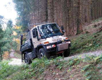 Unser Unimog bringt Ihnen Wärme - auf fast jedem Weg