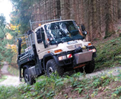 Unser Unimog bringt Ihnen Wärme - auf fast jedem Weg